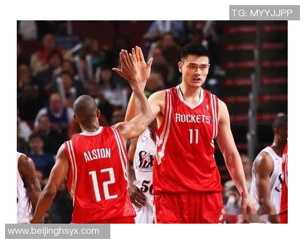 姚明与罗伯特的篮球传奇对决展现了体育精神与友谊的完美结合 姚明与罗伯特的篮球传奇对决展现了体育精神与友谊的完美结合