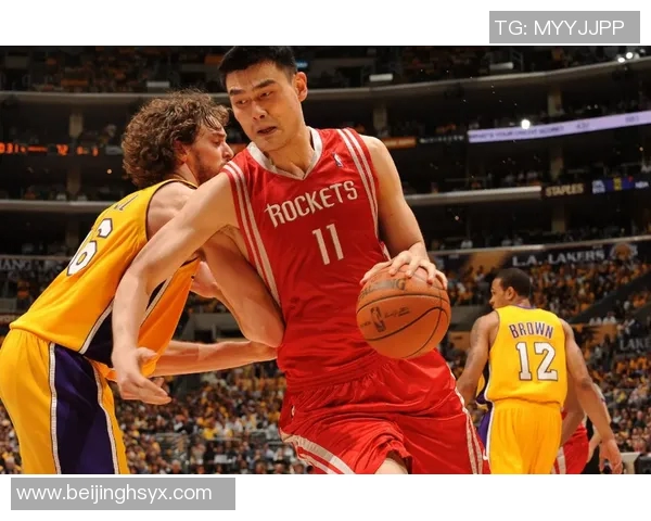 姚明亲临现场分享篮球故事与人生智慧与观众互动精彩纷呈 姚明亲临现场分享篮球故事与人生智慧与观众互动精彩纷呈